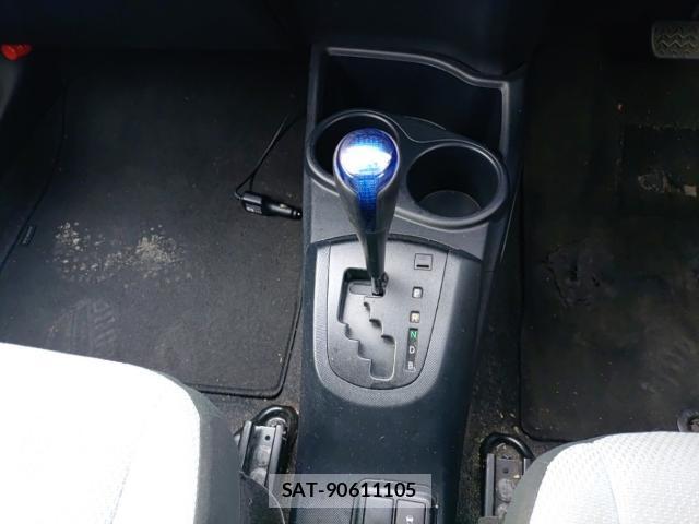 Toyota AQUA 2019-09 8813783-11