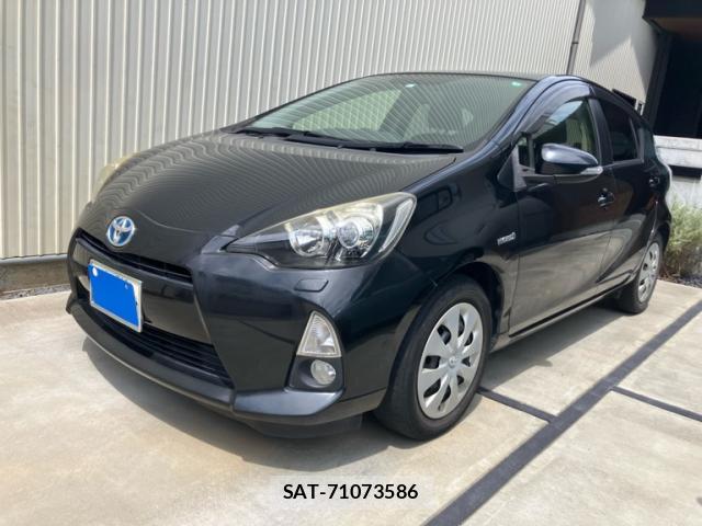 Toyota AQUA 2013-11 8813879-1