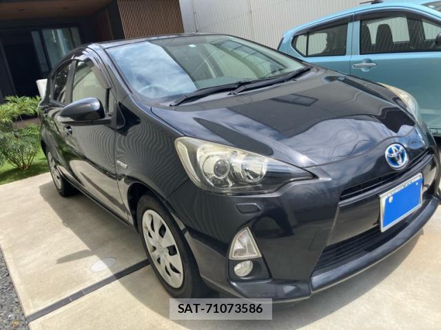 Toyota AQUA 2013-11 8813879-2