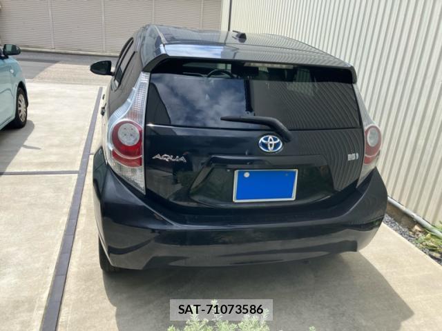 Toyota AQUA 2013-11 8813879-3