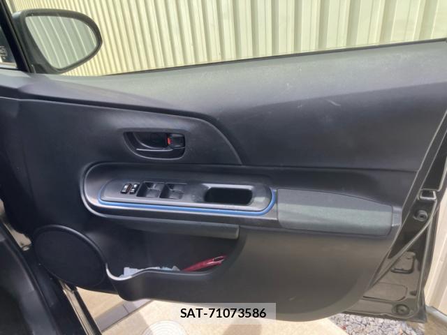 Toyota AQUA 2013-11 8813879-5