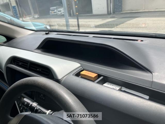 Toyota AQUA 2013-11 8813879-6