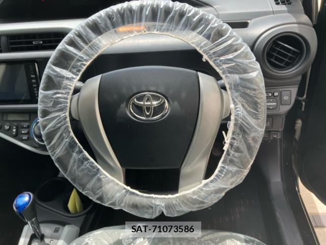 Toyota AQUA 2013-11 8813879-7
