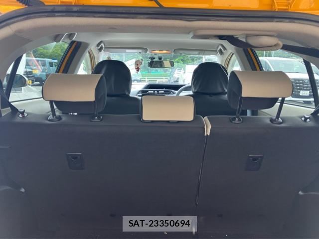 Toyota AQUA 2012-07 8813888-3