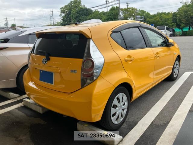 Toyota AQUA 2012-07 8813888-4