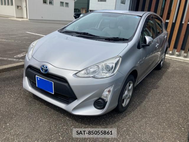 Toyota AQUA 2015-05 8813895-0