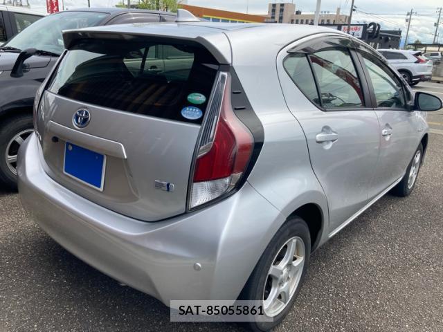 Toyota AQUA 2015-05 8813895-1