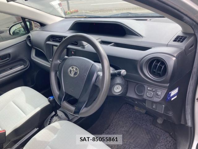 Toyota AQUA 2015-05 8813895-10