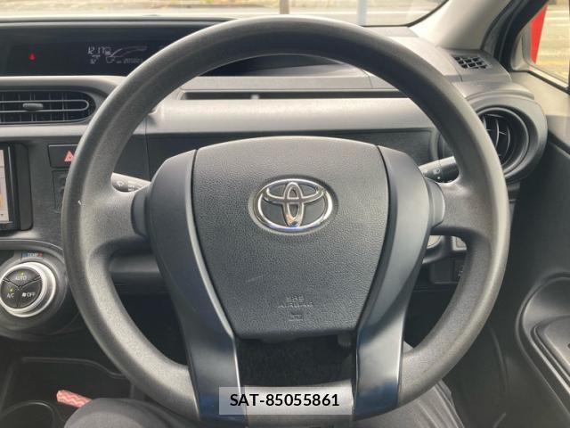 Toyota AQUA 2015-05 8813895-11