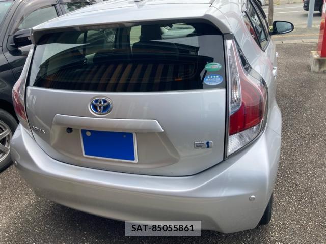 Toyota AQUA 2015-05 8813895-13