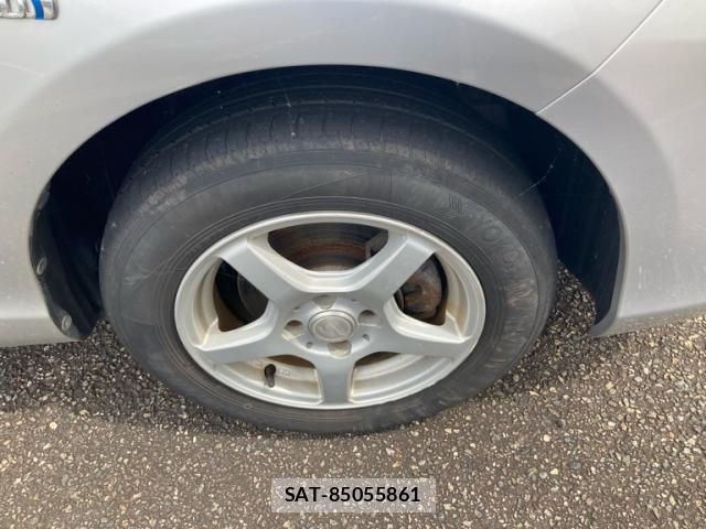 Toyota AQUA 2015-05 8813895-7