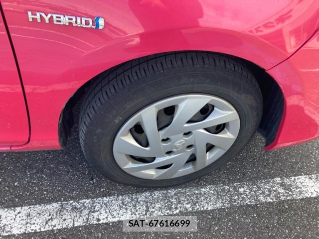Toyota AQUA 2015-10 8813924-12