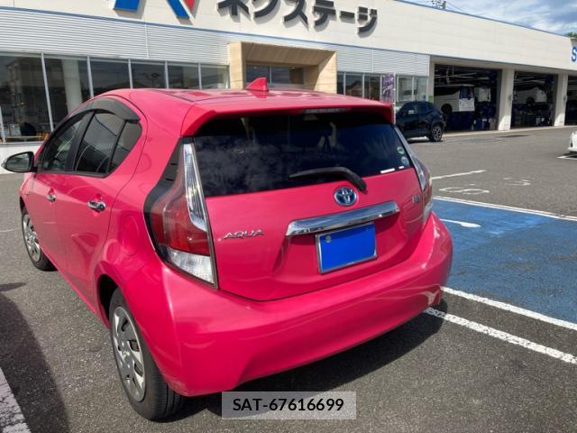 Toyota AQUA 2015-10 8813924-13