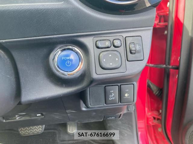 Toyota AQUA 2015-10 8813924-15