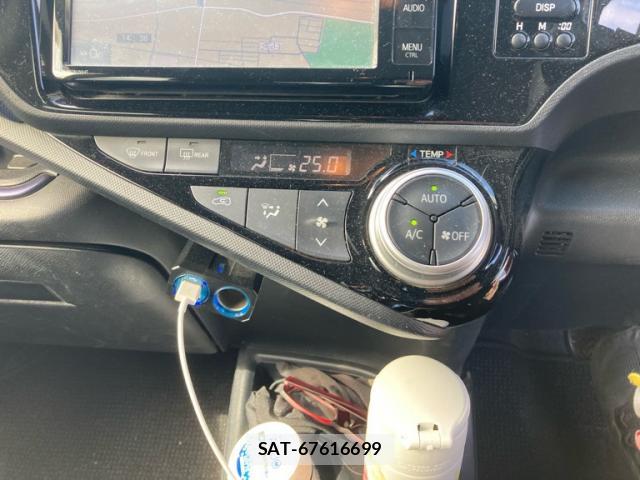 Toyota AQUA 2015-10 8813924-17