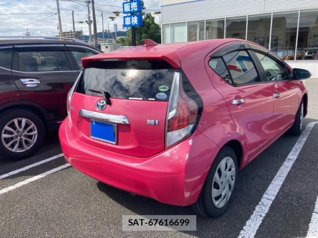 Toyota AQUA 2015-10 8813924-2
