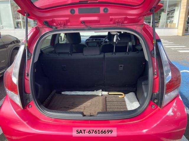 Toyota AQUA 2015-10 8813924-7