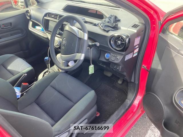 Toyota AQUA 2015-10 8813924-9