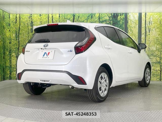Toyota AQUA 2023-08 8813978-16