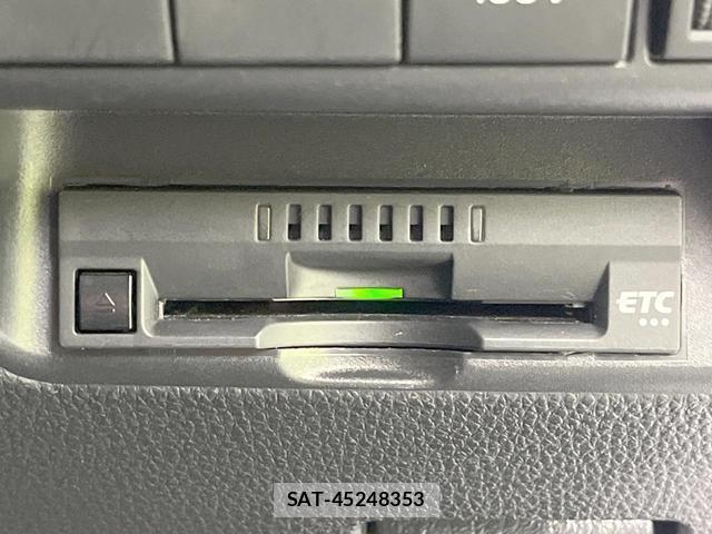 Toyota AQUA 2023-08 8813978-5