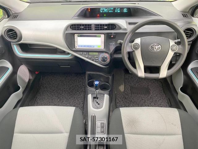 Toyota AQUA 2012-10 8814002-1