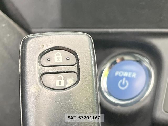 Toyota AQUA 2012-10 8814002-6