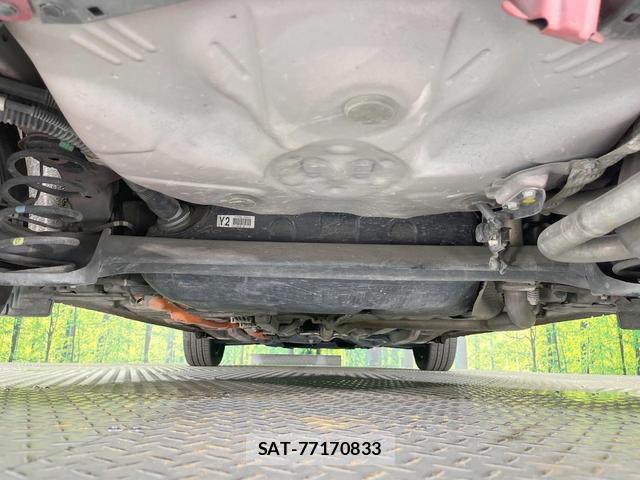 Toyota AQUA 2018-05 8814005-19