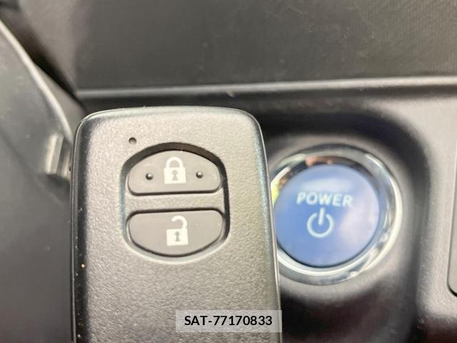 Toyota AQUA 2018-05 8814005-6