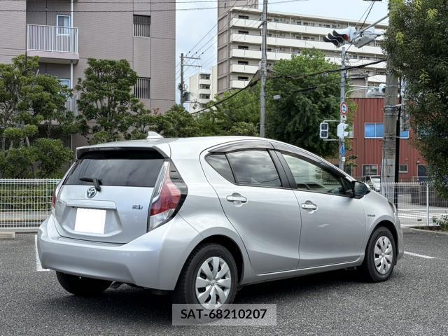 Toyota AQUA 2016 8814057-1