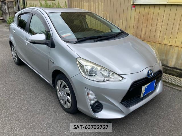 Toyota AQUA 2015-08 8814080-1