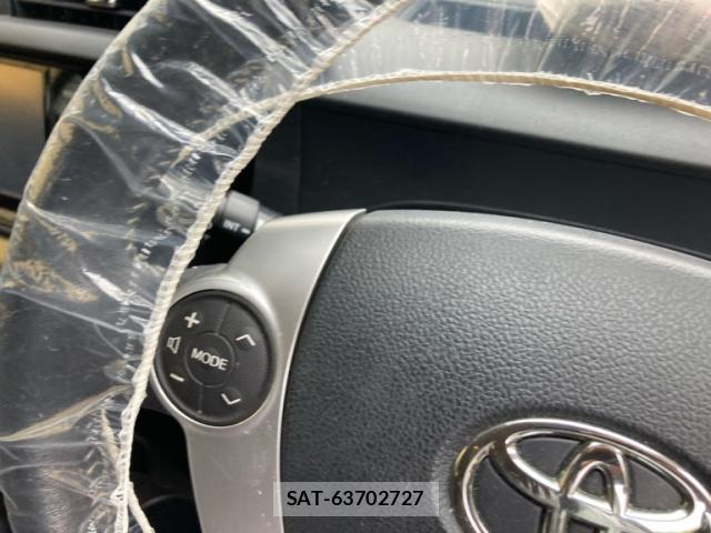 Toyota AQUA 2015-08 8814080-11