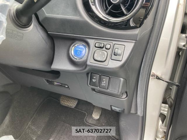 Toyota AQUA 2015-08 8814080-14