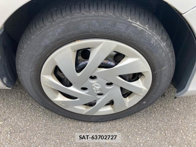 Toyota AQUA 2015-08 8814080-4
