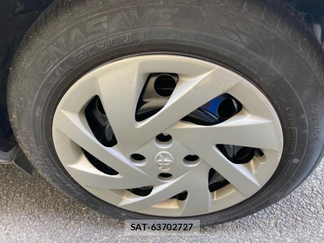 Toyota AQUA 2015-08 8814080-6