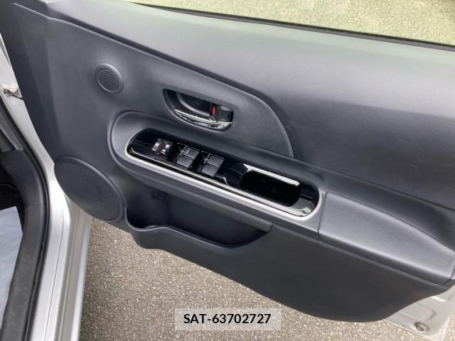 Toyota AQUA 2015-08 8814080-8