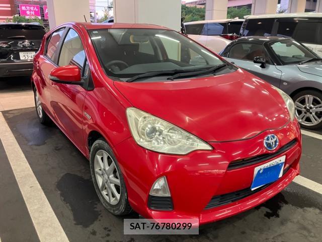 Toyota AQUA 2013-11 8814097-0