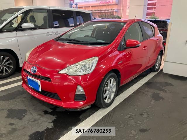 Toyota AQUA 2013-11 8814097-1