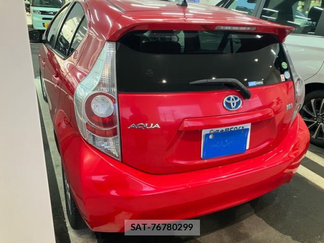 Toyota AQUA 2013-11 8814097-13