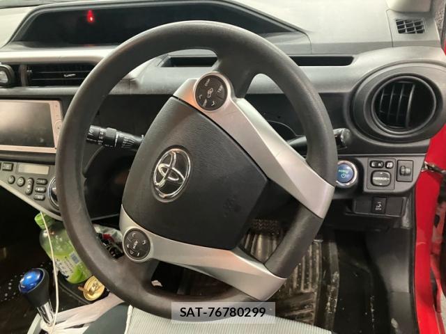 Toyota AQUA 2013-11 8814097-7
