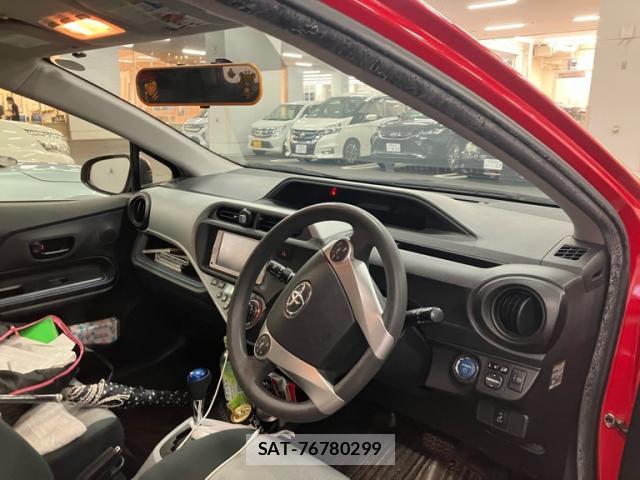 Toyota AQUA 2013-11 8814097-8
