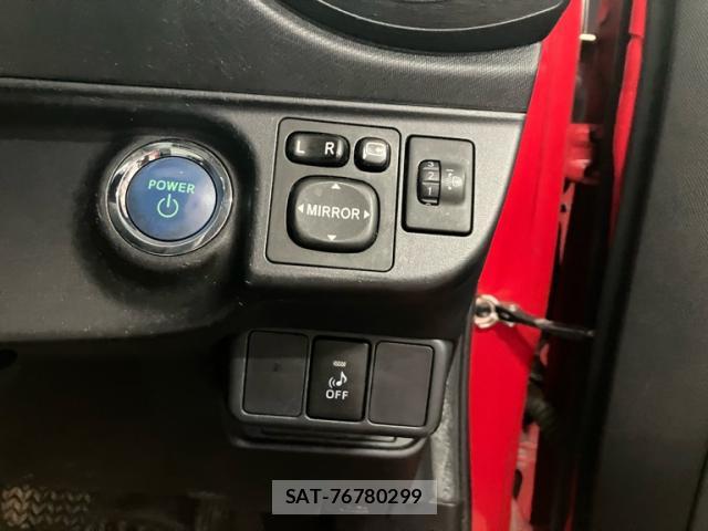 Toyota AQUA 2013-11 8814097-9