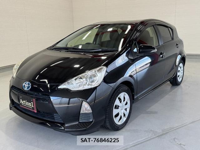 Toyota AQUA 2013-09 8814237-0