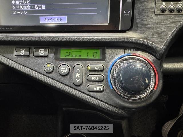 Toyota AQUA 2013-09 8814237-13