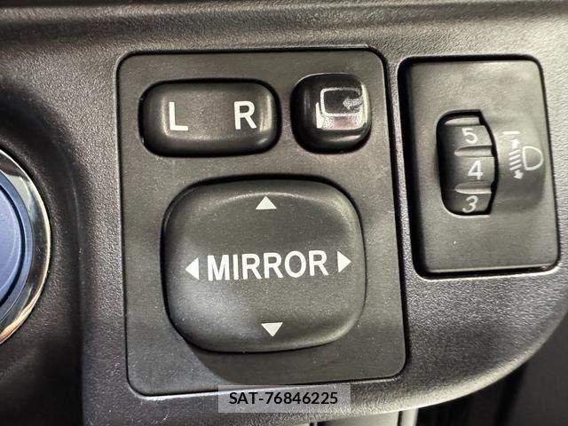 Toyota AQUA 2013-09 8814237-14