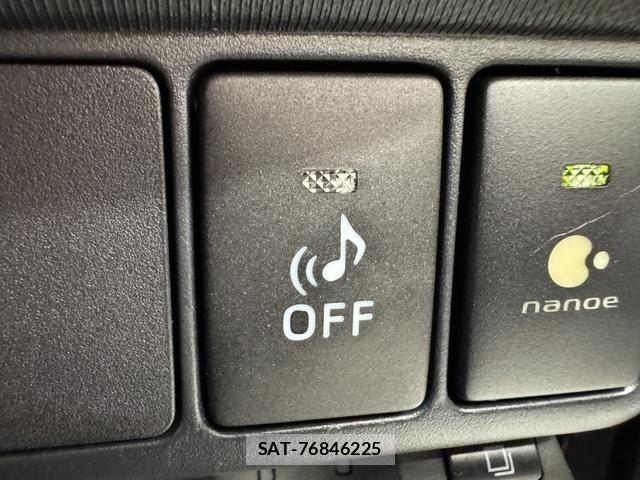 Toyota AQUA 2013-09 8814237-16
