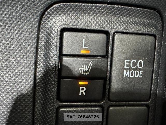 Toyota AQUA 2013-09 8814237-17