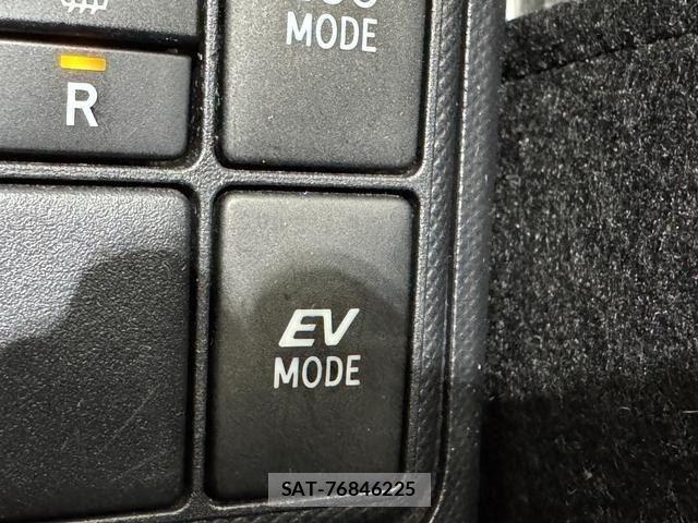 Toyota AQUA 2013-09 8814237-18
