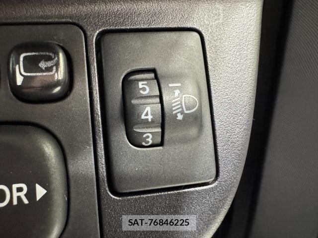 Toyota AQUA 2013-09 8814237-19