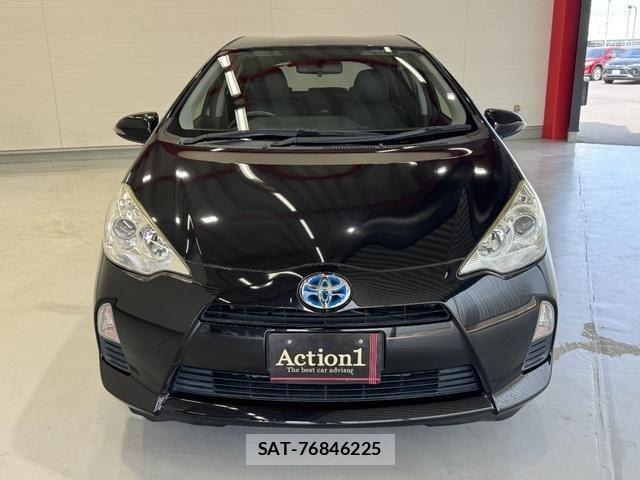 Toyota AQUA 2013-09 8814237-2