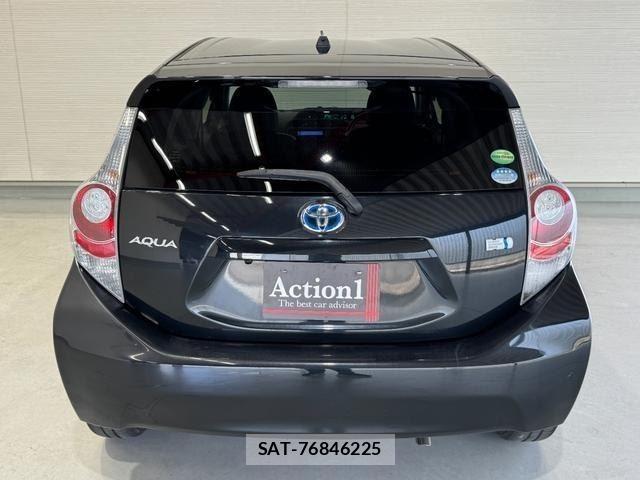 Toyota AQUA 2013-09 8814237-4